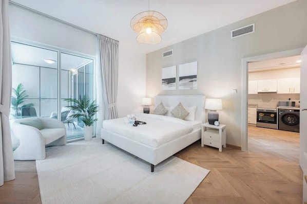 1 bedroom, desk, iron/ironing board, WiFi - StayShort - Cozy 1-Bedroom Apartment for 4 in Dubai Marina! (Marina/JBR)