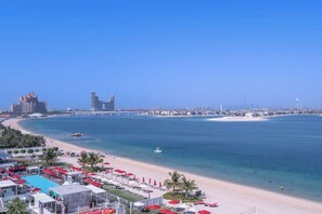 Beach - Free housekeeping visits during your stay - StayShort - Cozy 2BR in Palm Jumeirah with Beach Views! (Palm Jumeirah)