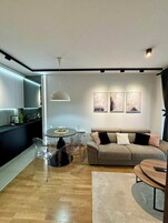 舒适公寓, 花园景观 | 起居区 | 电视