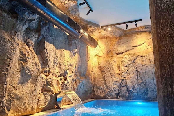 Sauna, hot tub, steam room, mud baths