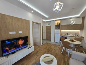Comfort Apartment, Garden View | Living area | TV - Zlatiborske terase Spa & Wellness (Zlatibor)