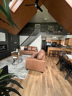 Smart TV, fireplace