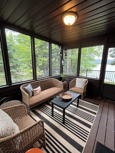 Spend time making cherished memories at this gorgeous 5-bedroom LAKEFRONT Lodge!