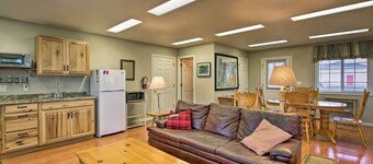 The Farm House on Mount Tom, Enjoy the Oregon countryside just north of Eugene