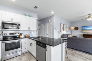 Fridge, microwave, oven, stovetop - Romar Lakes 103B w Pool (Orange Beach)