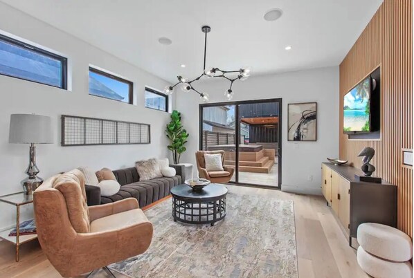 Smart TV, fireplace, stereo, computer monitors