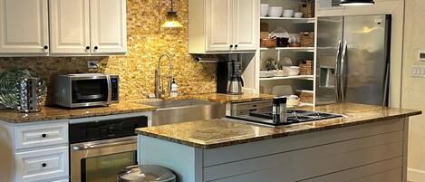 Mikrowelle, Ofen, Herdplatte, Geschirrspüler