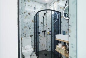 Deluxe Apartment, Beach View | Bathroom - Anais Luxury Living Grey&Pink (Corfu)