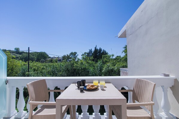 Lägenhet Deluxe - utsikt mot stranden | Terrass/Patio