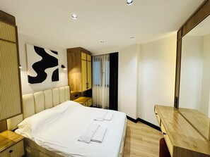 Deluxe-Apartment, Stadtblick | Hochwertige Bettwaren, schallisolierte Zimmer, Bügeleisen/Bügelbrett