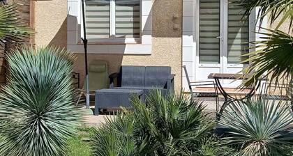 Charming studio with terrace and private parking