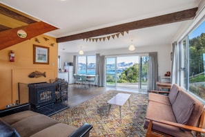 Living area - New Farm - Akaroa Holiday Home (Akaroa)