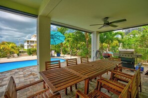 Outdoor dining - P88 -  New on the rental market! 3 bedroom, 2 bath with private pool and 50 feet of dockage (Marathon)