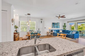 Interior - P88 -  New on the rental market! 3 bedroom, 2 bath with private pool and 50 feet of dockage (Marathon)