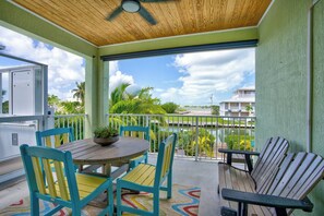 Outdoor dining - P88 -  New on the rental market! 3 bedroom, 2 bath with private pool and 50 feet of dockage (Marathon)