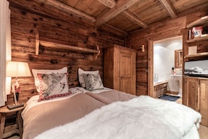 4 Schlafzimmer, Schreibtisch, Bügeleisen/Bügelbrett, kostenloses WLAN