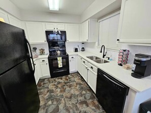 Private kitchen - Lake Hubbard, Modern and spacious (Garland)