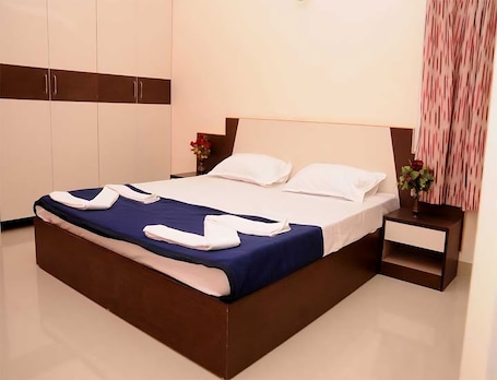 Escritorio, espacio para trabajar con laptop y wifi gratis