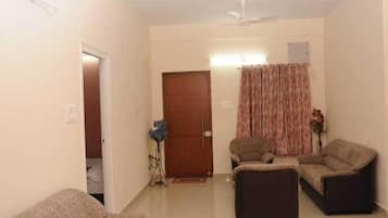 Deluxe Single Room, Balcony | Desk, laptop workspace, free WiFi, bed sheets