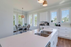 Private kitchen - Amazing Beach Views - Sleeps 8 (Gulfport)