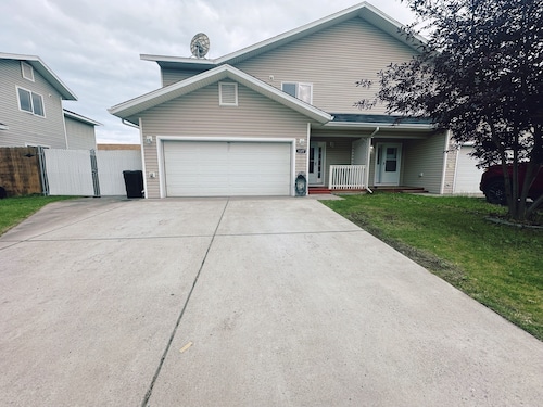 Easy Stay Spacious 4BR Home • Large Garage • Prime Location