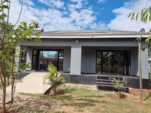 Gono Compound 3 - B&B with Queen bed
