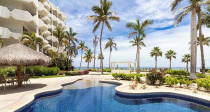 OCEANFRONT @ COSTA AZUL! 2BR, On the Beach Now booking Holidays/Winter/Spring25!