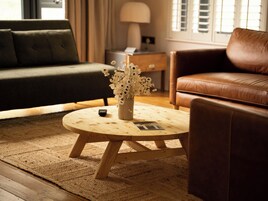 Yarn - Romy Luxury King Size Suite | Living area