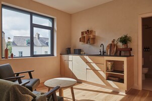 奢华套房 | 私人厨房 | 迷你冰箱、意式浓缩咖啡机、电热水壶、烤面包机