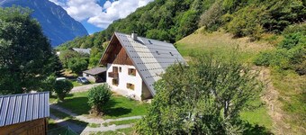 Spacious Mountain Gîte for Cycle and Ski sleeps up to 10