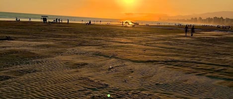 Nära stranden och vit sandstrand