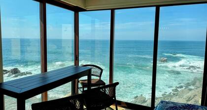 NEW LISTING! OCEANFRONT CORNER TOP FLOOR 2 BEDROOM UNFORGETTABLE VIEWS