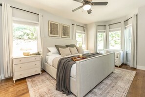 3 bedrooms, desk, iron/ironing board, travel crib