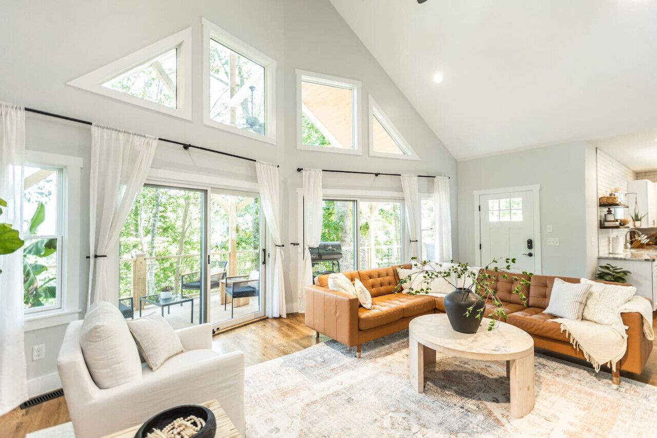 智能電視、壁爐、書籍、 辦公室