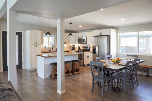 Sonoran Sunset! Rolling hills paradise w/ pool!