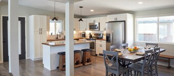 Sonoran Sunset! Rolling hills paradise w/ pool!