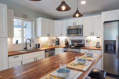 Sonoran Sunset! Rolling hills paradise w/ pool!