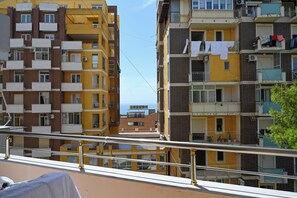 Property grounds - Cozy apartment in charming Durrës with AC, WiFi (Durrës)