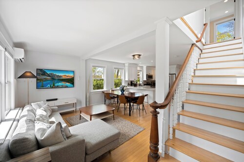 Charming waterfront, 3-bedroom house on Goose Creek in welcoming Southold