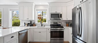 Charming waterfront, 3-bedroom house on Goose Creek in welcoming Southold