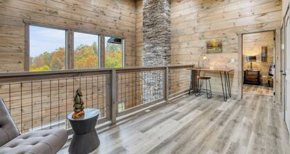 Rambling Ridge Lodge Endless Amenities & Fun Indoor Pool & Hot Tub, A+ Arcade Game Room