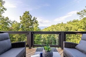 Interior - Rambling Ridge Lodge Endless Amenities & Fun Indoor Pool & Hot Tub, A+ Arcade Game Room (Gatlinburg)