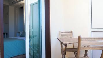 Comfort Room, 1 Large Twin Bed, Non Smoking, Private Bathroom (PilaRoom) | Balcony