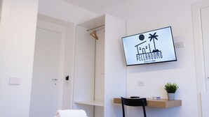 Comfort Room, 1 Double Bed, Non Smoking, Private Bathroom (FrammentaRoom) | 1 bedroom, down comforters, memory foam beds, in-room safe - Pellarooms Quality B&B (Reggio Calabria)