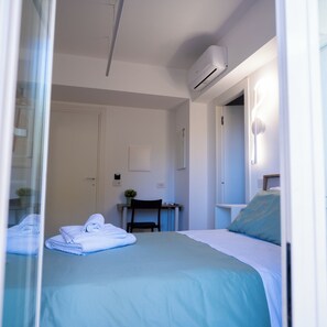 Comfort Room, 1 Large Single Bed, Non Smoking, Private Bathroom (PilaRoom)