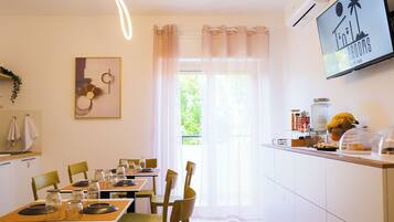 Tägliches inbegriffenes großes Frühstück