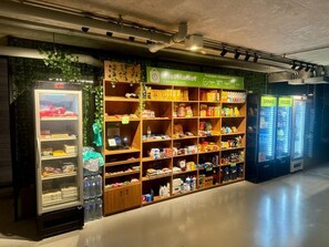 Gift shop - OSCAR FREIRE, LARGE, BRIGHT, COMPLETE APARTMENT, SUBWAY NEXT DOOR. (Pinheiros São Paulo)