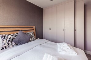 2 bedrooms, iron/ironing board, Internet, bed sheets