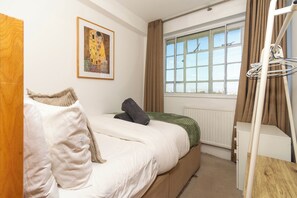 2 soverom, strykejern/-brett, internettilgang og sengetøy