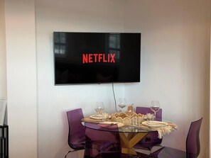 Dining - Luxury 2 bed  | Chelsea | Skyline (London)
